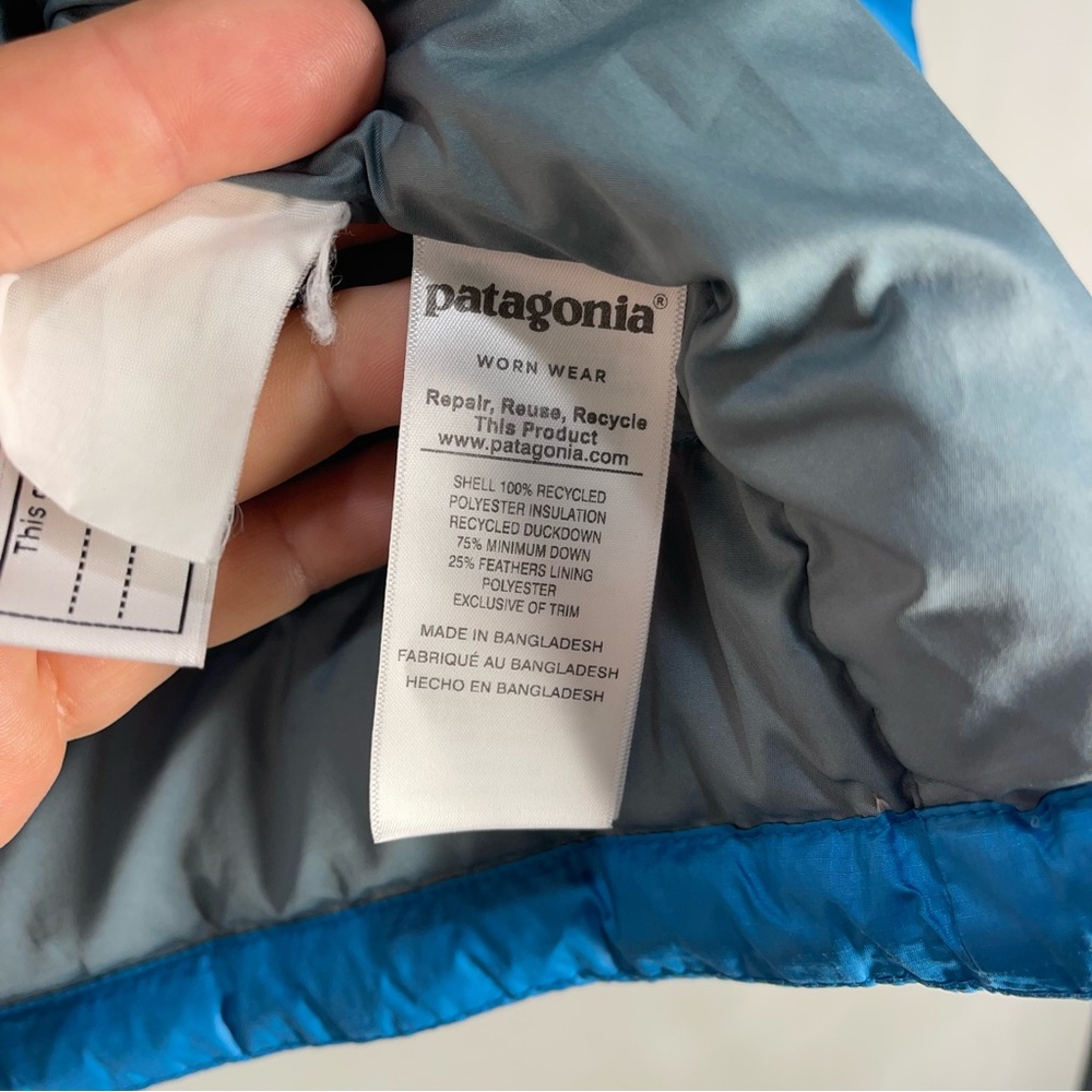 Patagonia Boys Down Sweater jacket, size L (14) Blue color . - Picture 11 of 11